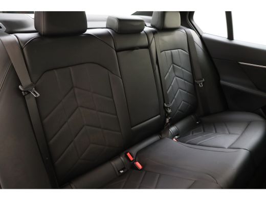 BMW 5 Serie 530e M Sport Automaat / Panoramadak / Stoelventilatie / Parking Assistant Professional / Comfort ... ActivLease financial lease