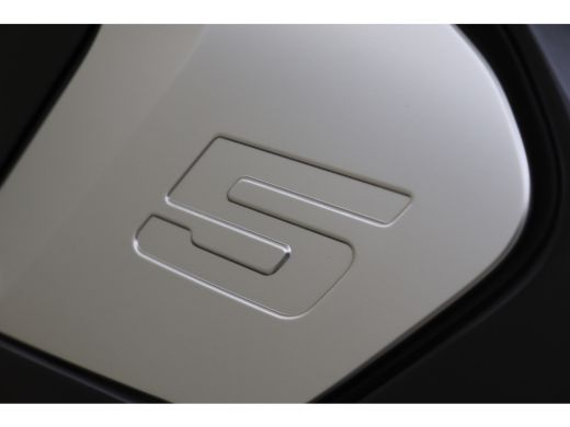 BMW 5 Serie 530e M Sport Automaat / Panoramadak / Stoelventilatie / Parking Assistant Professional / Comfort ... ActivLease financial lease