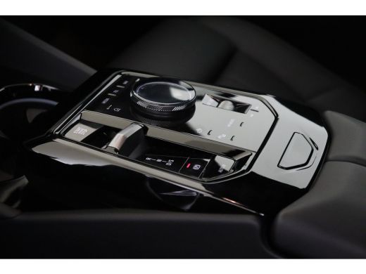 BMW 5 Serie 530e M Sport Automaat / Panoramadak / Stoelventilatie / Parking Assistant Professional / Comfort ... ActivLease financial lease