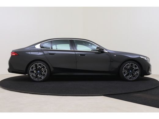 BMW 5 Serie 530e M Sport Automaat / Panoramadak / Stoelventilatie / Parking Assistant Professional / Comfort ... ActivLease financial lease