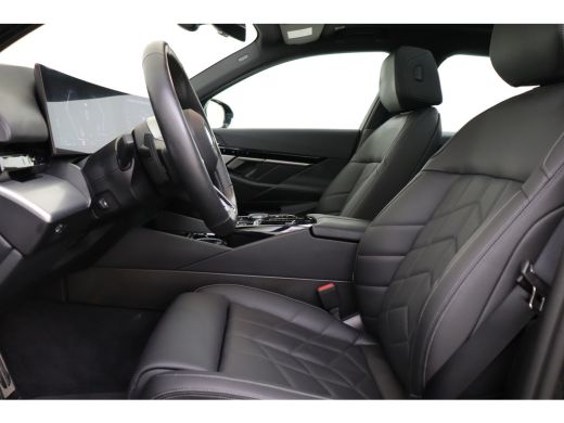 BMW 5 Serie 530e M Sport Automaat / Panoramadak / Stoelventilatie / Parking Assistant Professional / Comfort ... ActivLease financial lease