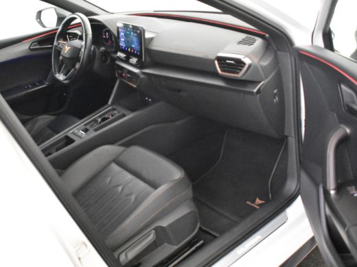 CUPRA Leon Sportstourer 1.4 e-Hybrid VZ Business 245pk l Trekhaak | Dodehoekdectie | Elektr. Bestuurdersstoel incl Memory... ActivLease financial lease
