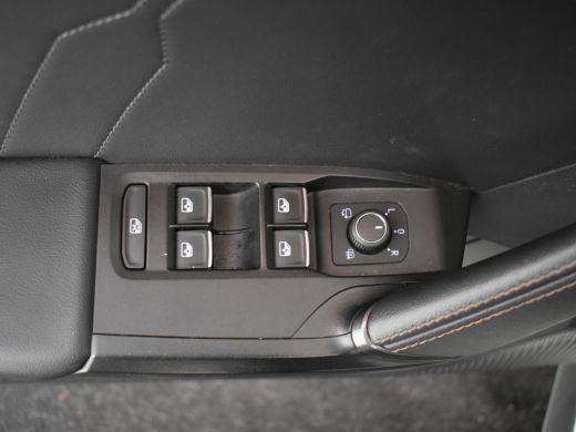 CUPRA Leon Sportstourer 1.4 e-Hybrid VZ Business 245pk l Trekhaak | Dodehoekdectie | Elektr. Bestuurdersstoel incl Memory... ActivLease financial lease