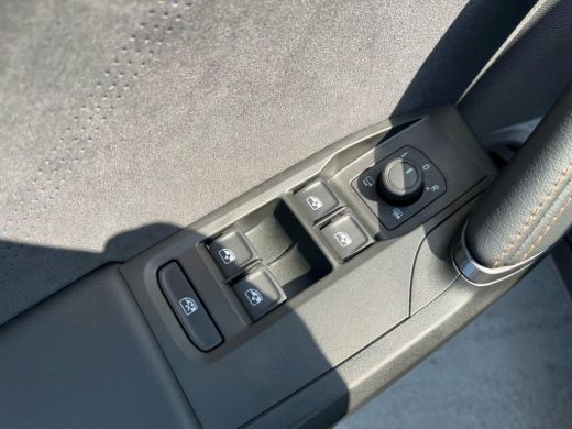 CUPRA Leon Sportstourer 1.5 272PK TSI e-Hybrid VZ Performance | Trekhaak | Elektrische achterklep | Sportstoelen | ACC | ... ActivLease financial lease