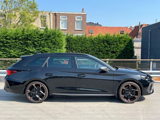 CUPRA Leon Sportstourer 1.5 272PK TSI e-Hybrid VZ Performance | Trekhaak | Elektrische achterklep | Sportstoelen | ACC | ... ActivLease financial lease