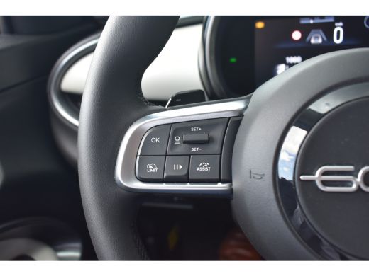 Fiat 600 1.2 Hybrid La Prima 136pk Automaat | Vol-Leder | Elektr. Stoelen | Elektr. Achterklep | Massage |... ActivLease financial lease