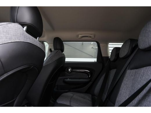 Mini Clubman Cooper Classic / Achteruitrijcamera / Comfort Access / LED / Stoelverwarming ActivLease financial lease