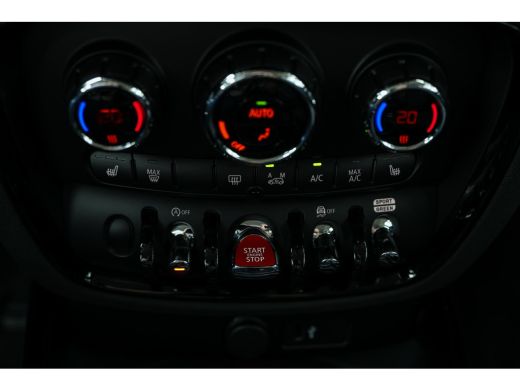 Mini Clubman Cooper Classic / Achteruitrijcamera / Comfort Access / LED / Stoelverwarming ActivLease financial lease