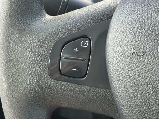 Opel Vivaro 1.6 CDTI 126 PK EURO 6 / L1H1 / AIRCO / CRUISE / NAVI / TREKHAAK / 3-ZITS / BLUETOOTH ActivLease financial lease