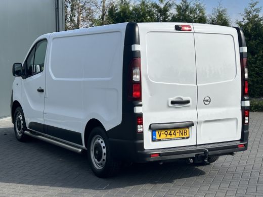 Opel Vivaro 1.6 CDTI 126 PK EURO 6 / L1H1 / AIRCO / CRUISE / NAVI / TREKHAAK / 3-ZITS / BLUETOOTH ActivLease financial lease