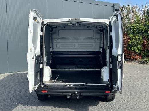 Opel Vivaro 1.6 CDTI 126 PK EURO 6 / L1H1 / AIRCO / CRUISE / NAVI / TREKHAAK / 3-ZITS / BLUETOOTH ActivLease financial lease