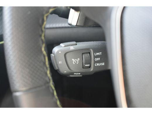 Peugeot 2008 1.2 Hybrid 136 GT | Adaptive Cruise | Sfeerverlichting | Sportstoelen | Navigatie 3D | Achteruitr... ActivLease financial lease