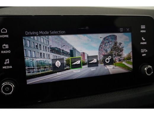Skoda Kamiq 1.0 116PK TSI DSG Automaat Sport Business | Panoramadak | Apple Carplay | Camera achter | PDC V+A... ActivLease financial lease