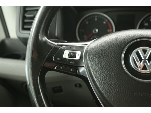 Volkswagen Crafter 35 2.0 TDI L3H3 177PK 3500kg Trekgew. Trekhaak Airco Cruise PDC 3 Persoons ActivLease financial lease