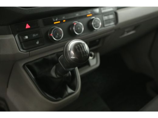 Volkswagen Crafter 35 2.0 TDI L3H3 177PK 3500kg Trekgew. Trekhaak Airco Cruise PDC 3 Persoons ActivLease financial lease