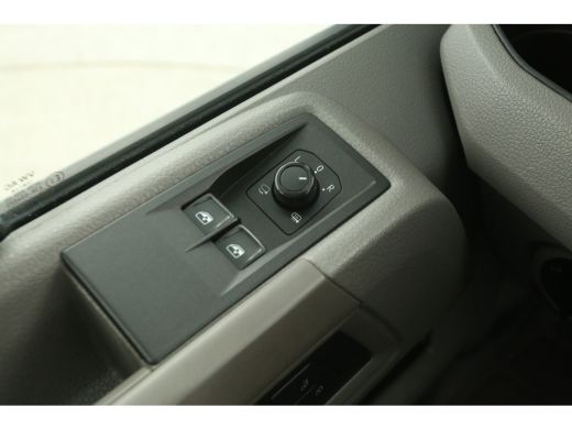 Volkswagen Crafter 35 2.0 TDI L3H3 177PK 3500kg Trekgew. Trekhaak Airco Cruise PDC 3 Persoons ActivLease financial lease