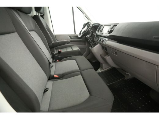 Volkswagen Crafter 35 2.0 TDI L3H3 177PK 3500kg Trekgew. Trekhaak Airco Cruise PDC 3 Persoons ActivLease financial lease