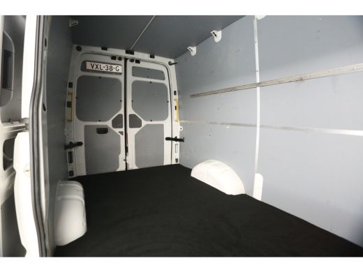 Volkswagen Crafter 35 2.0 TDI L3H3 177PK 3500kg Trekgew. Trekhaak Airco Cruise PDC 3 Persoons ActivLease financial lease