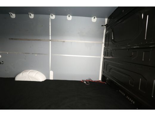 Volkswagen Crafter 35 2.0 TDI L3H3 177PK 3500kg Trekgew. Trekhaak Airco Cruise PDC 3 Persoons ActivLease financial lease
