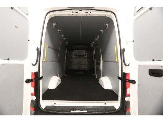 Volkswagen Crafter 35 2.0 TDI L3H3 177PK 3500kg Trekgew. Trekhaak Airco Cruise PDC 3 Persoons ActivLease financial lease