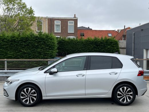 Volkswagen Golf 1.5 130PK TSI Life | ACC | Achteruitrijcamera | Getinte ruiten achter | Trekhaak | Navigatie | Ap... ActivLease financial lease