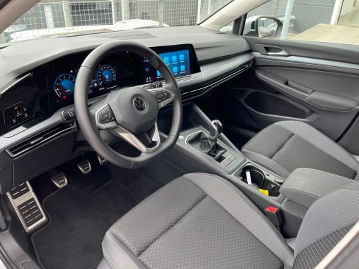 Volkswagen Golf 1.5 130PK TSI Life | ACC | Achteruitrijcamera | Getinte ruiten achter | Trekhaak | Navigatie | Ap... ActivLease financial lease