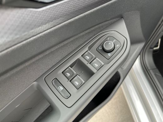 Volkswagen Golf 1.5 130PK TSI Life | ACC | Achteruitrijcamera | Getinte ruiten achter | Trekhaak | Navigatie | Ap... ActivLease financial lease