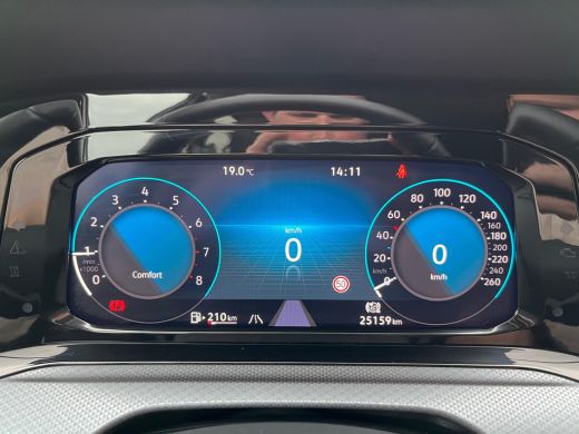 Volkswagen Golf 1.5 130PK TSI Life | ACC | Achteruitrijcamera | Getinte ruiten achter | Trekhaak | Navigatie | Ap... ActivLease financial lease