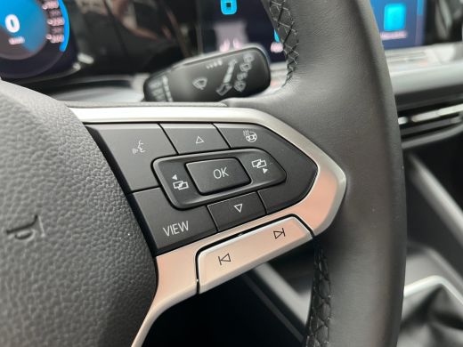 Volkswagen Golf 1.5 130PK TSI Life | ACC | Achteruitrijcamera | Getinte ruiten achter | Trekhaak | Navigatie | Ap... ActivLease financial lease