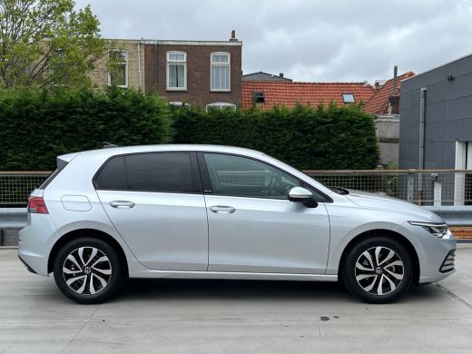 Volkswagen Golf 1.5 130PK TSI Life | ACC | Achteruitrijcamera | Getinte ruiten achter | Trekhaak | Navigatie | Ap... ActivLease financial lease