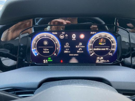 Volkswagen Golf 1.5 eTSI 110 pk R-Line Edition | Clima | Assistance plus | Matrix LED | 18'lmv ActivLease financial lease
