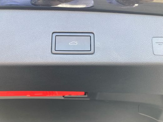 Volkswagen Golf 1.5 eTSI 110 pk R-Line Edition | Clima | Assistance plus | Matrix LED | 18'lmv ActivLease financial lease