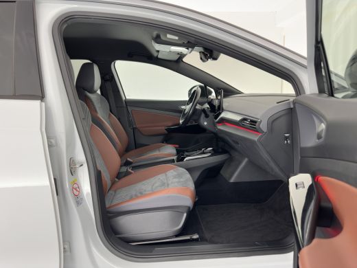 Volkswagen ID.4 First 77 kWh [ 3-Fase ] (INCL-BTW) *HEAT-PUMP | LEATHER-MICROFIBRE | FULL-LED | HEATED-COMFORTSEA... ActivLease financial lease