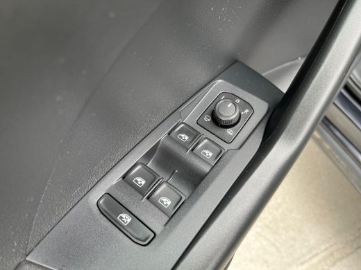 Volkswagen T-Cross 1.0 TSI Life | PDC V+A | ACC | Apple Carplay | Airco | LM velgen 16" | ActivLease financial lease