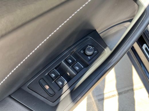 Volkswagen T-Roc 1.5 150PK DSG TSI R-Line | ACC | Multimedia pakket | Achteruitrijcamera | Interieur compleet | Ge... ActivLease financial lease