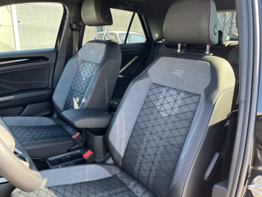 Volkswagen T-Roc 1.5 150PK DSG TSI R-Line | ACC | Multimedia pakket | Achteruitrijcamera | Interieur compleet | Ge... ActivLease financial lease