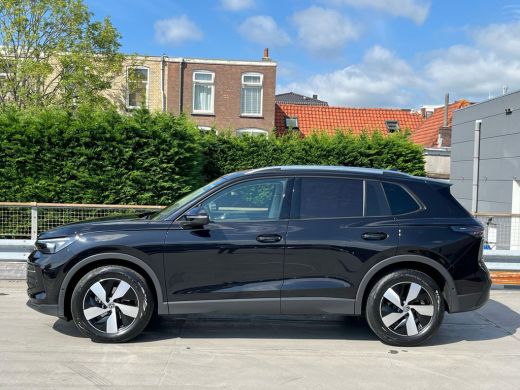 Volkswagen Tiguan 1.5 eTSI Life Edition | ACC | PDC V+A | Camera achter | Stuur en stoelverwarming | Navigatie | Ap... ActivLease financial lease