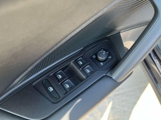 Volkswagen Tiguan 1.5 eTSI Life Edition | ACC | PDC V+A | Camera achter | Stuur en stoelverwarming | Navigatie | Ap... ActivLease financial lease