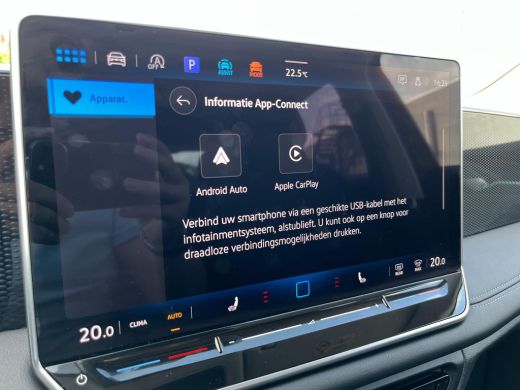 Volkswagen Tiguan 1.5 eTSI Life Edition | ACC | PDC V+A | Camera achter | Stuur en stoelverwarming | Navigatie | Ap... ActivLease financial lease