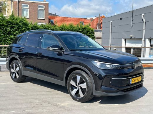 Volkswagen Tiguan 1.5 eTSI Life Edition | ACC | PDC V+A | Camera achter | Stuur en stoelverwarming | Navigatie | Ap... ActivLease financial lease