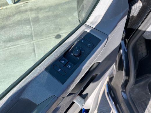 Volkswagen Transporter 2.0 TDI L2H3 28 Highline | Navigatie | Cruise Control | Trekhaak | Side Bars | Apple Carplay ActivLease financial lease
