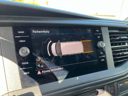 Volkswagen Transporter 2.0 TDI L2H3 28 Highline | Navigatie | Cruise Control | Trekhaak | Side Bars | Apple Carplay ActivLease financial lease