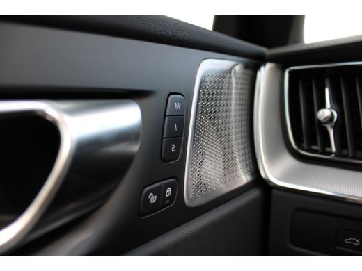 Volvo  XC60 T6 AWD Ultra Black Edition | Bowers & Wilkins | Luchtvering | Gelamineerde zijruiten | Head-Up Di... ActivLease financial lease