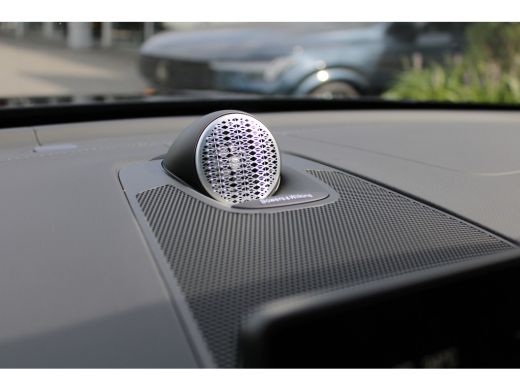 Volvo  XC60 T6 AWD Ultra Black Edition | Bowers & Wilkins | Luchtvering | Gelamineerde zijruiten | Head-Up Di... ActivLease financial lease