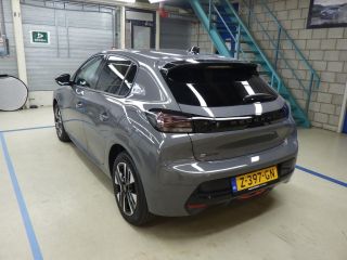 Peugeot e-208 EV Allure 51 kWh - 46 KM ! | 11 kW lader | Achterbank in delen neerklapbaar | Apple Carplay/Andro...