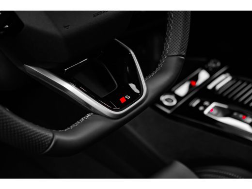 Audi Q6 e-tron S edition B&O premium met hoofdsteunspeakers | Panoramadak | Tech Pro Pakket | Trekhaak | Winterp... ActivLease financial lease