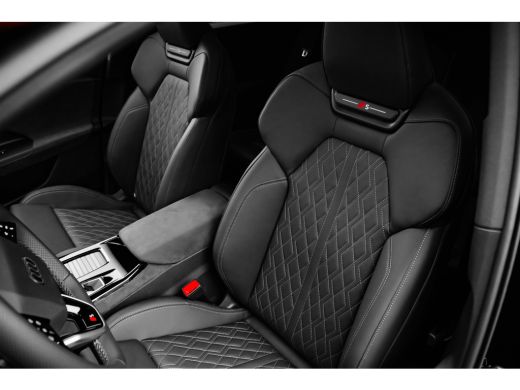 Audi Q6 e-tron S edition B&O premium met hoofdsteunspeakers | Panoramadak | Tech Pro Pakket | Trekhaak | Winterp... ActivLease financial lease