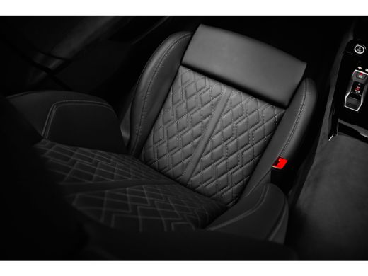 Audi Q6 e-tron S edition B&O premium met hoofdsteunspeakers | Panoramadak | Tech Pro Pakket | Trekhaak | Winterp... ActivLease financial lease