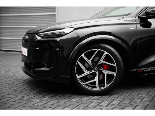 Audi Q6 e-tron S edition B&O premium met hoofdsteunspeakers | Panoramadak | Tech Pro Pakket | Trekhaak | Winterp... ActivLease financial lease