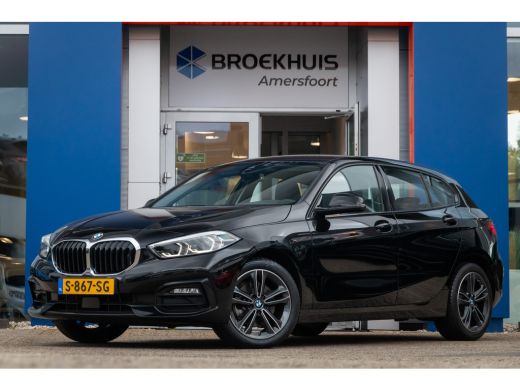 BMW 1 Serie 118i Introduction Edition | Achteruitrijcamera | Electronic climate controle | Navigatiesysteem f... BMW 1 Serie 118i Introduction Edition | Achteruitrijcamera | Electronic climate controle | Navigatiesysteem f...